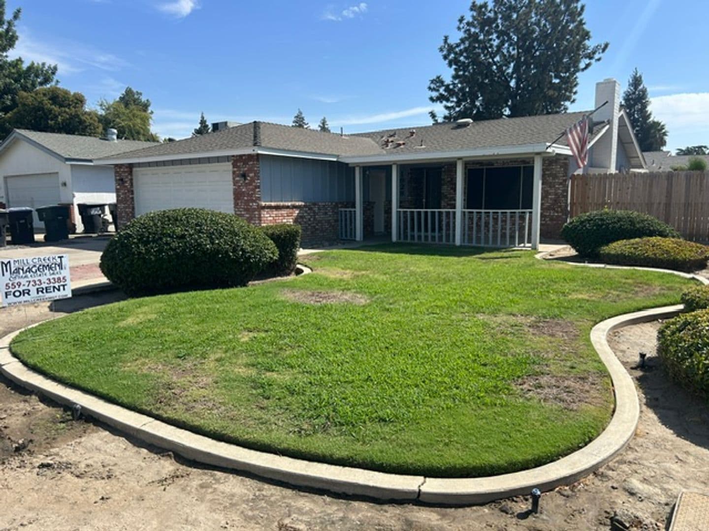 Visalia House: 1928 S. Bollinger St