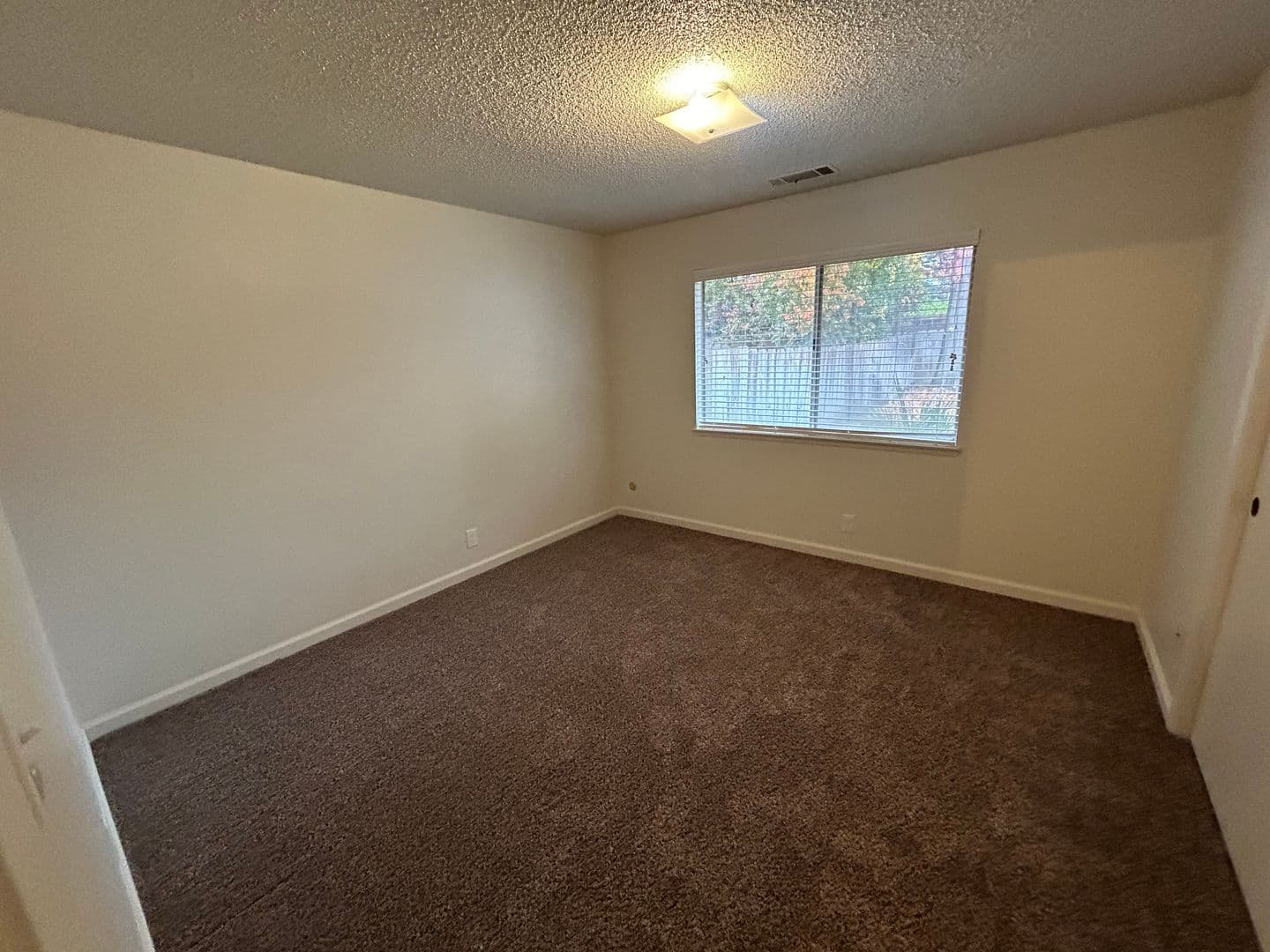 Visalia Apartment: 3940, 42, 44, 46 W. Hillsdale