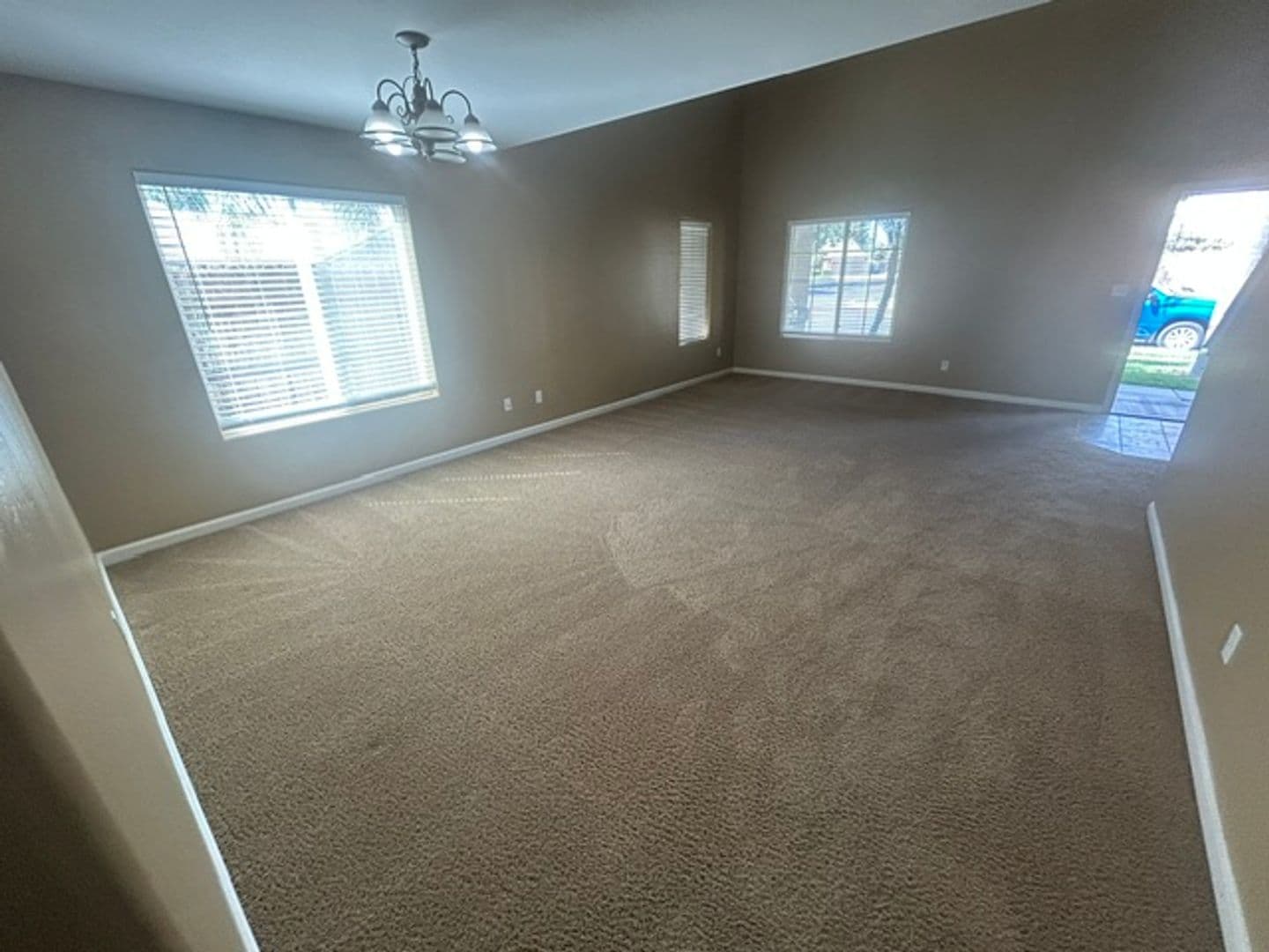 Visalia House: 2305 E Dorothea Ave