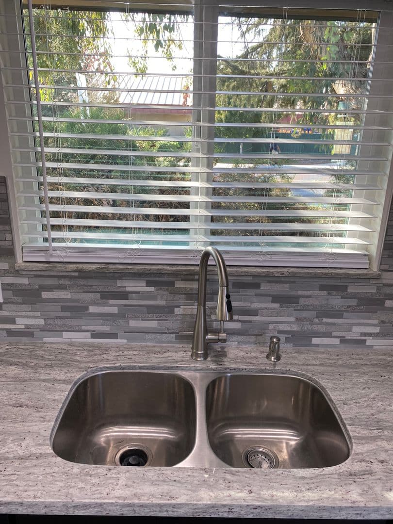 Visalia Apartment: 1134-1140 Chinowth / 4030-4036 Tulare