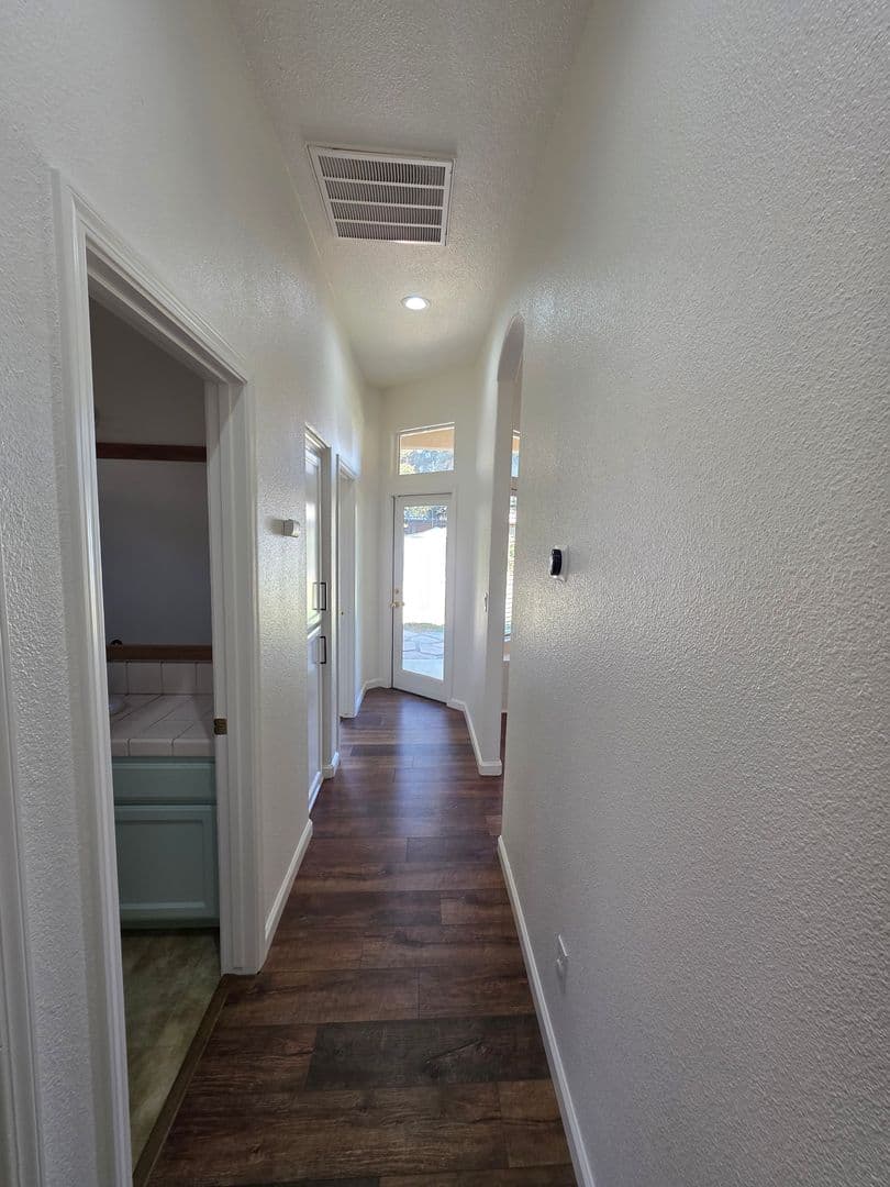 Visalia House: 1008 E. Arlen St