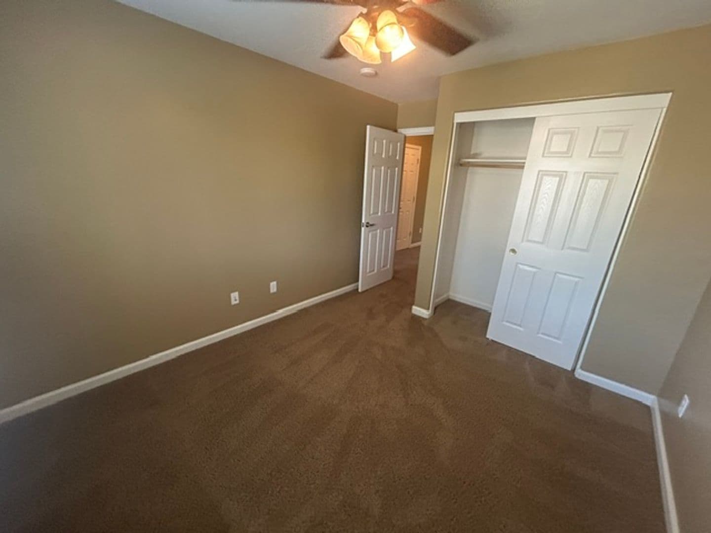 Visalia House: 2305 E Dorothea Ave