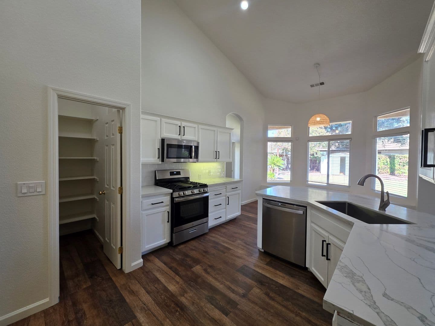 Visalia House: 1008 E. Arlen St