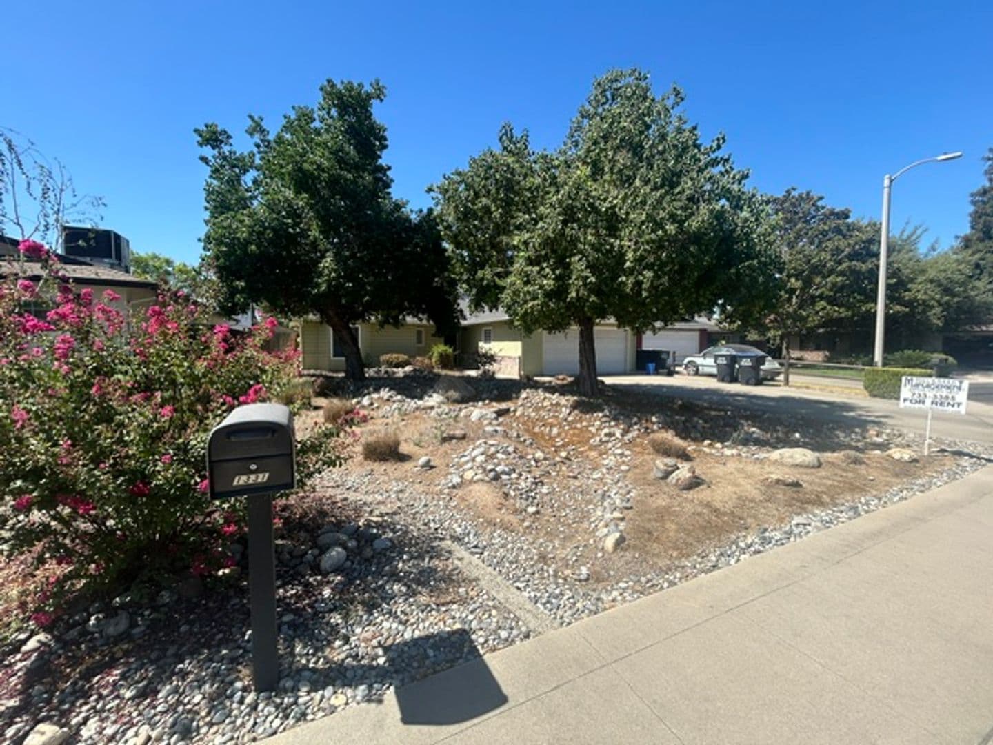 Visalia House: 1331 W. Mary Ct.