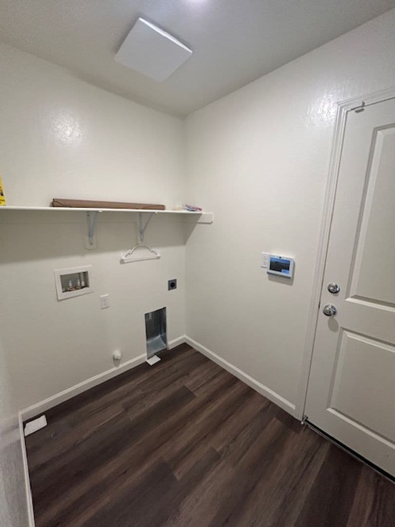 Tulare House: 490 Cromley St