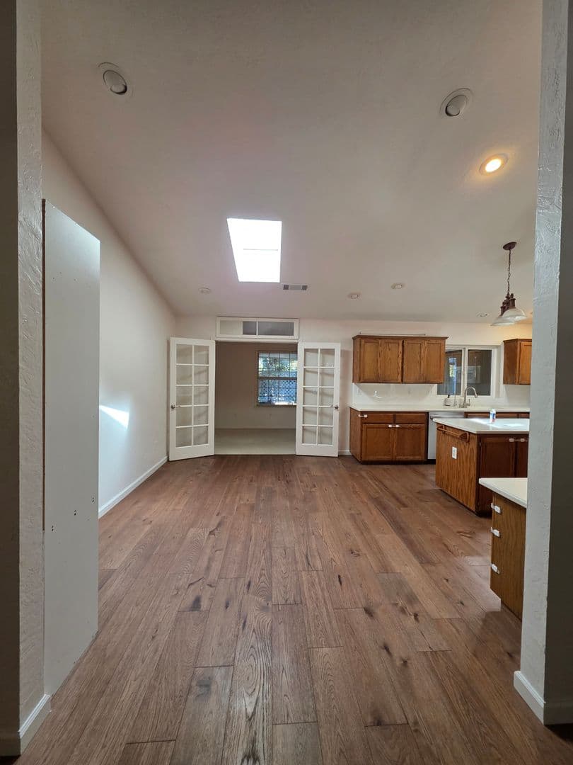 Visalia House: 2828 S Court Street