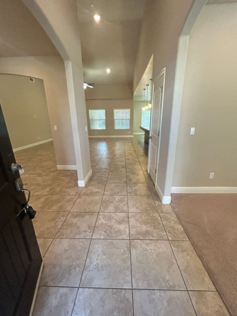 Visalia House: 3731 W Vine Ave