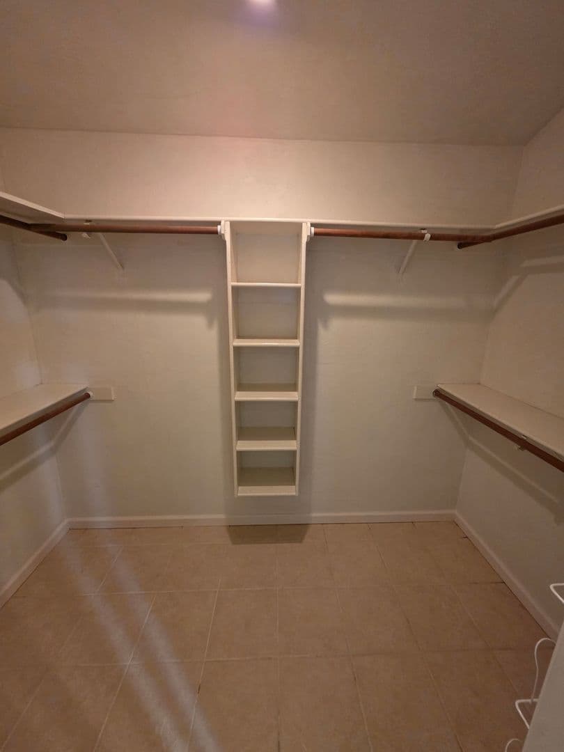 Visalia House: 2828 S Court Street