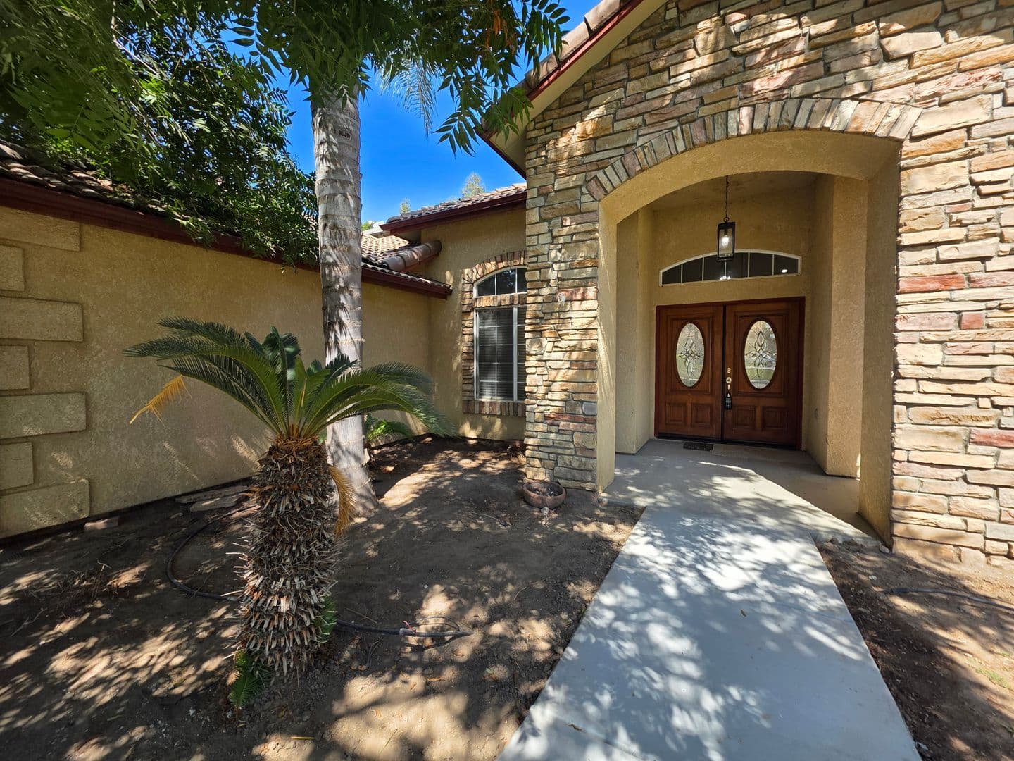 Visalia House: 1008 E. Arlen St