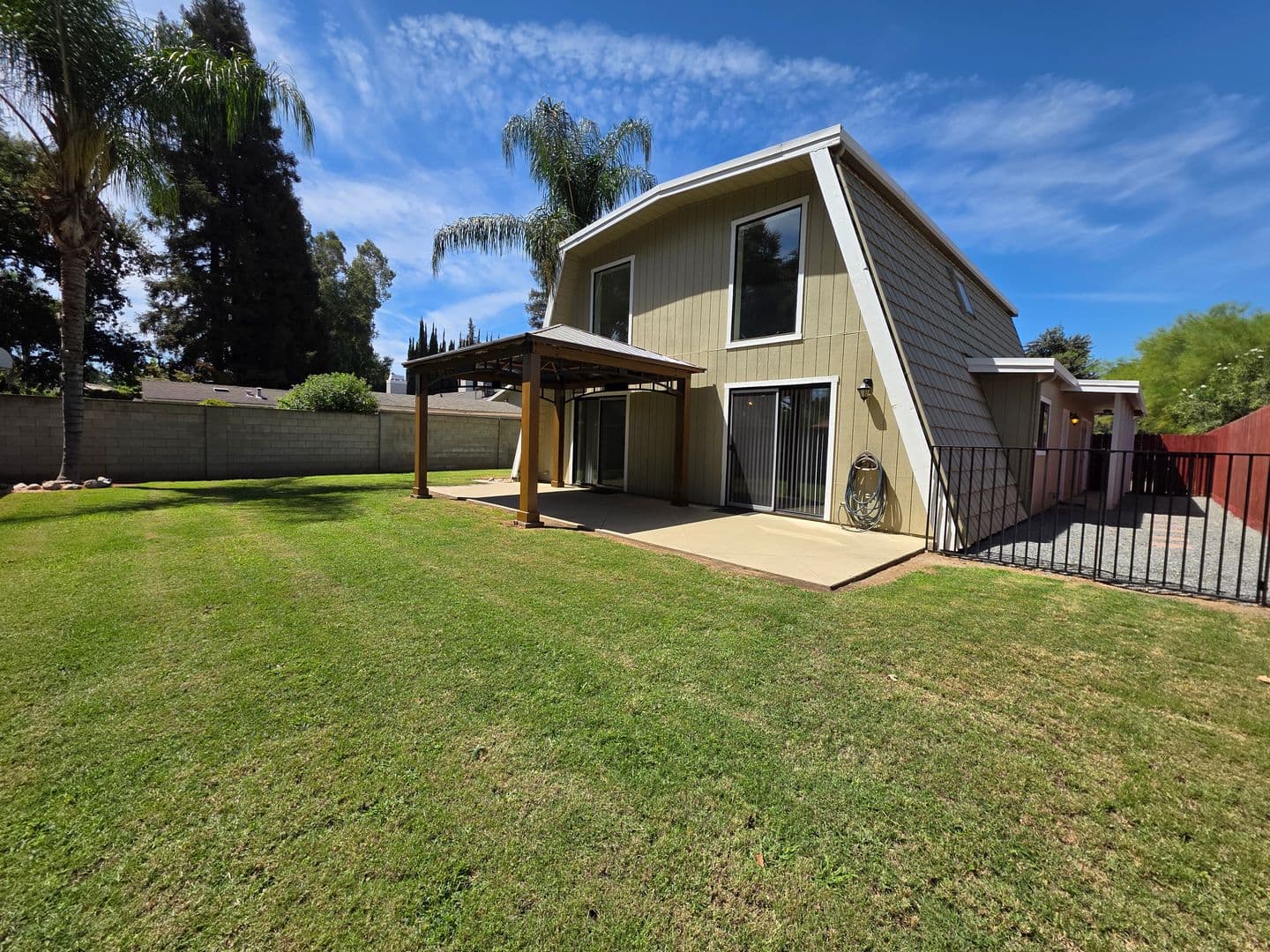 Visalia House: 2816 S Court Street