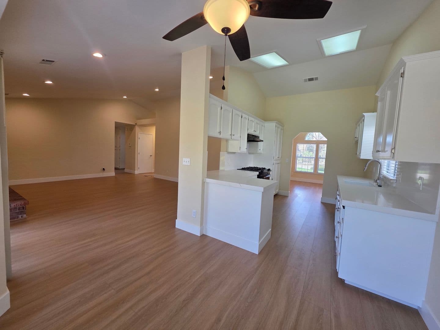 Visalia House: 444 N. Tommy St