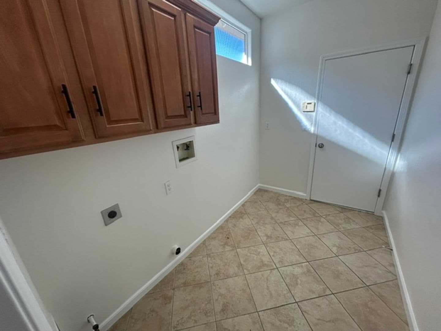 Visalia House: 328 S Holland CT