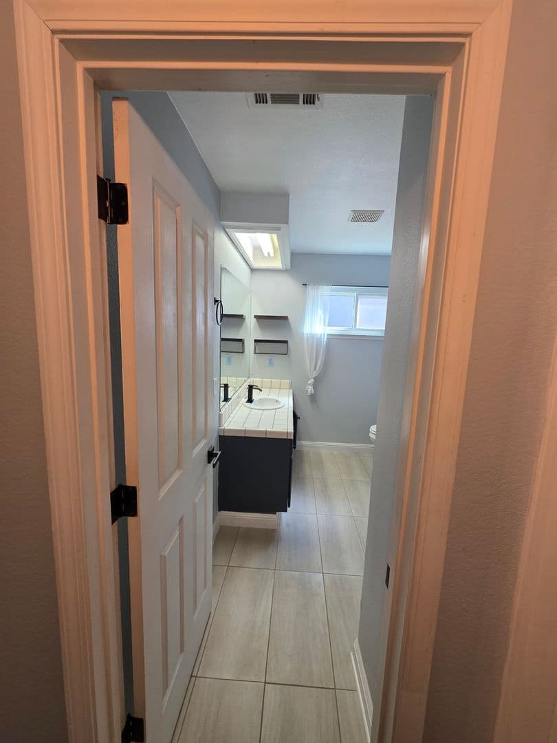 Visalia House: 1550 E. Vine Ct.