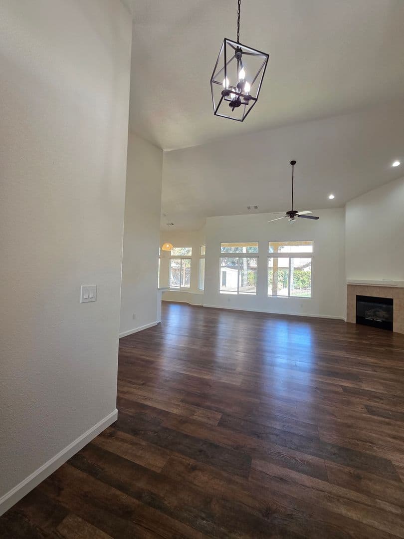 Visalia House: 1008 E. Arlen St