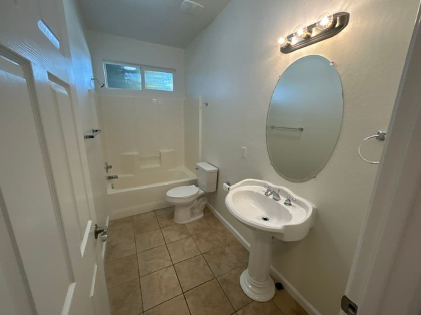 Visalia House: 328 S Holland CT