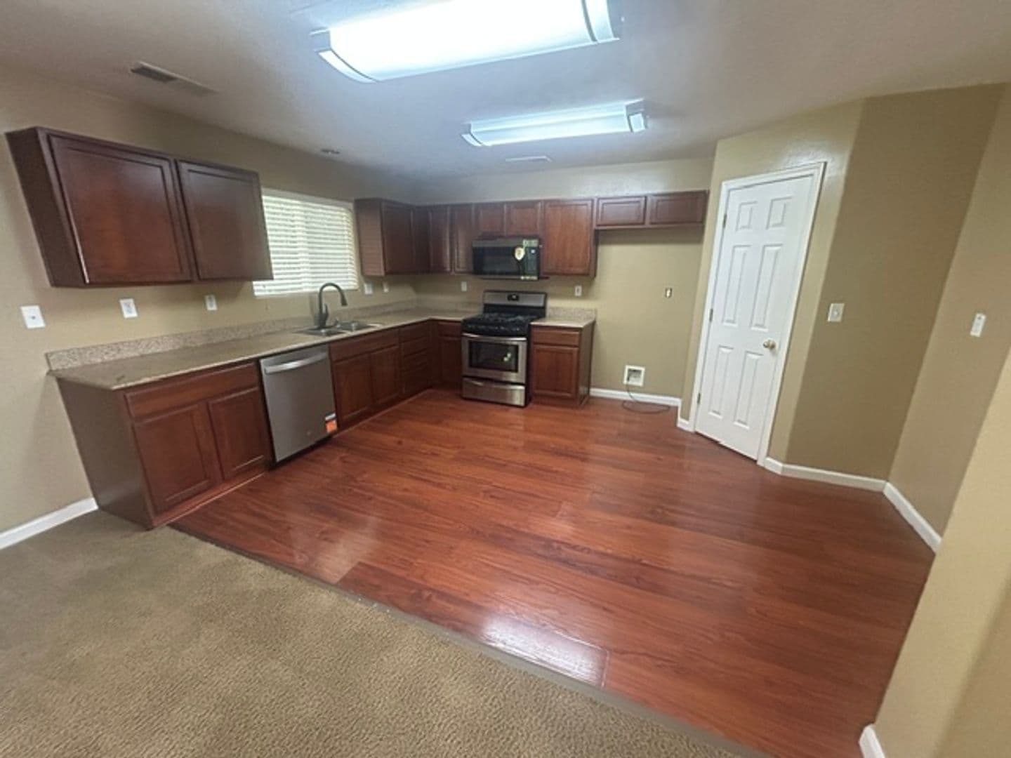 Visalia House: 2305 E Dorothea Ave