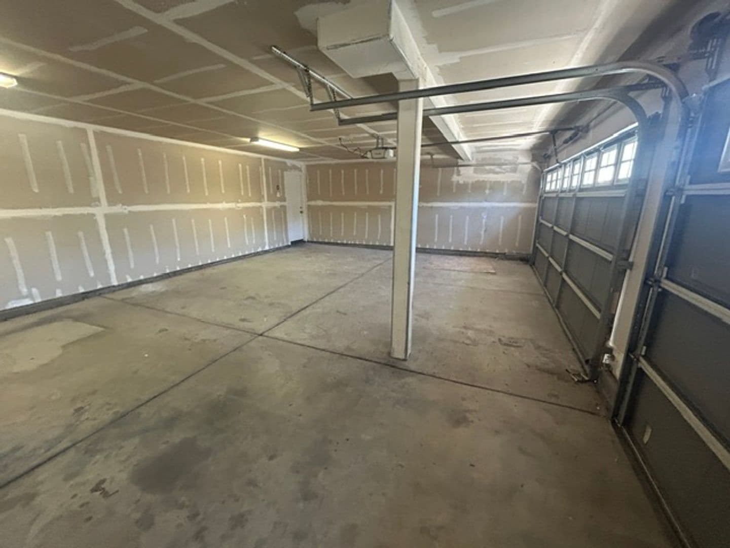 Visalia House: 2305 E Dorothea Ave