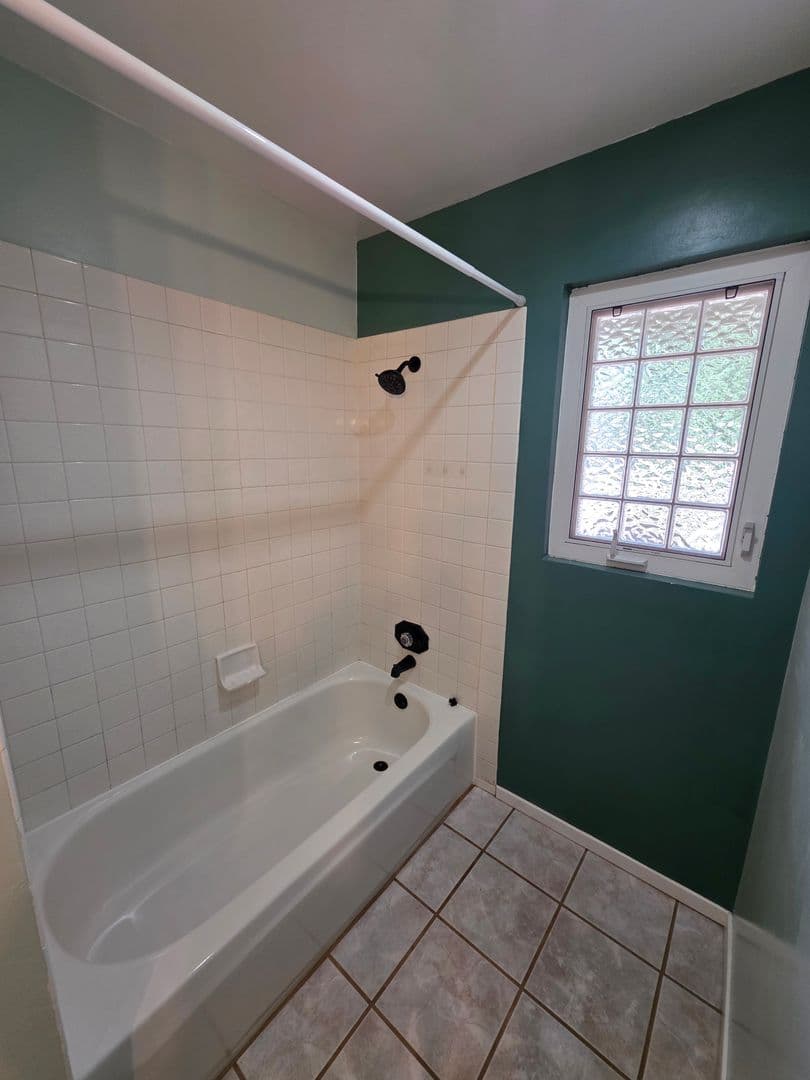 Visalia House: 1331 W. Mary Ct.