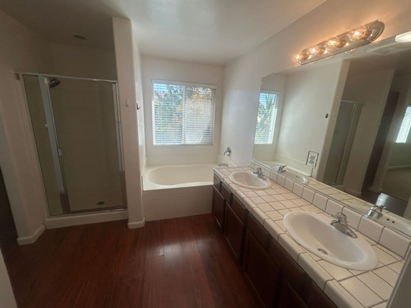Visalia House: 2305 E Dorothea Ave