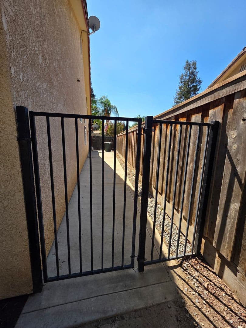 Visalia House: 1008 E. Arlen St