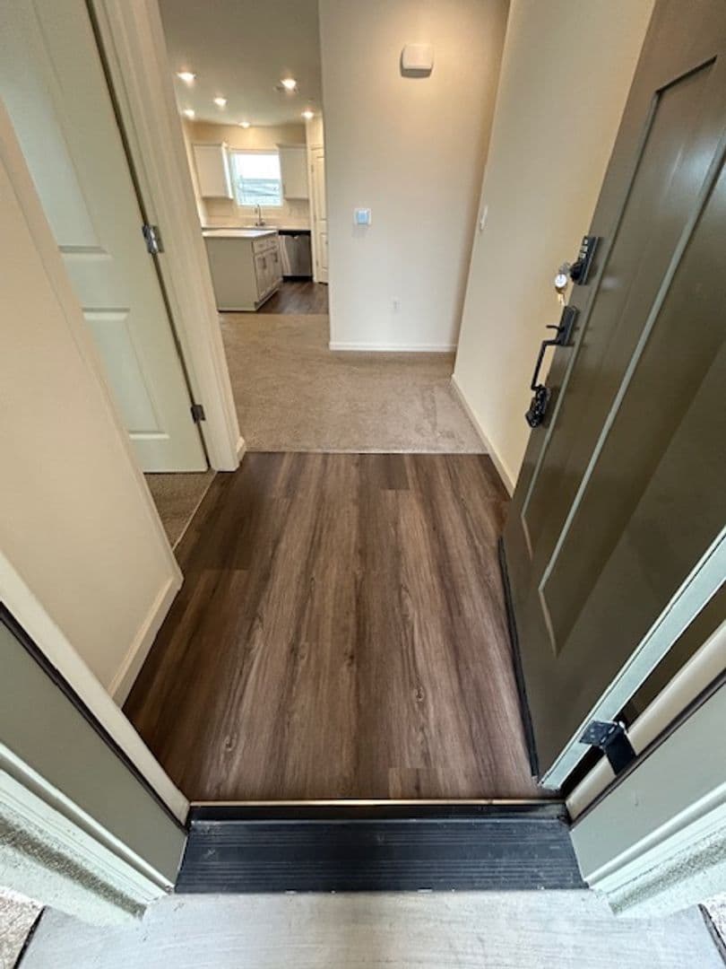 Tulare House: 490 Cromley St
