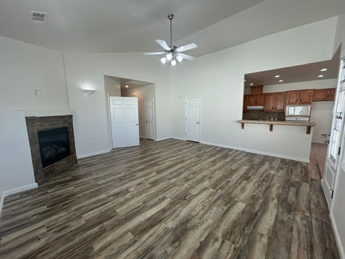 Visalia House: 328 S Holland CT