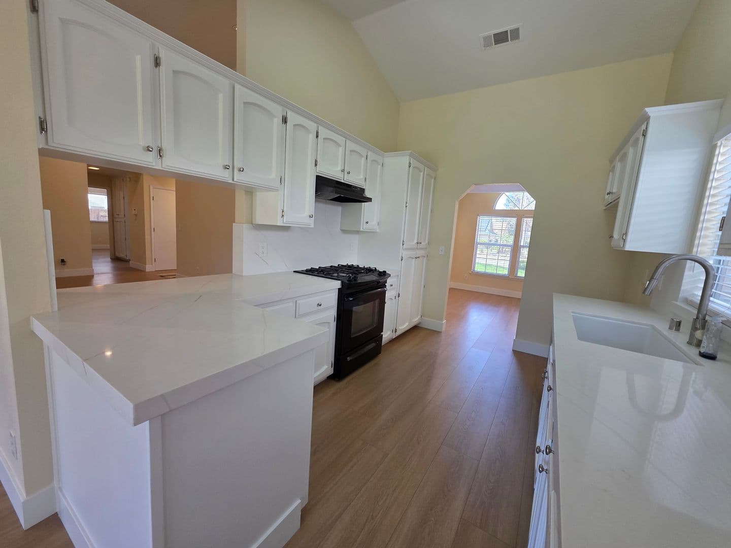 Visalia House: 444 N. Tommy St