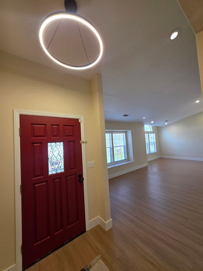 Visalia House: 444 N. Tommy St