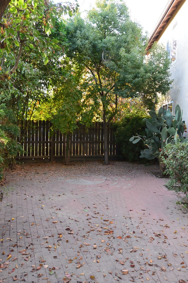 Visalia House: 2222 N. Quincy