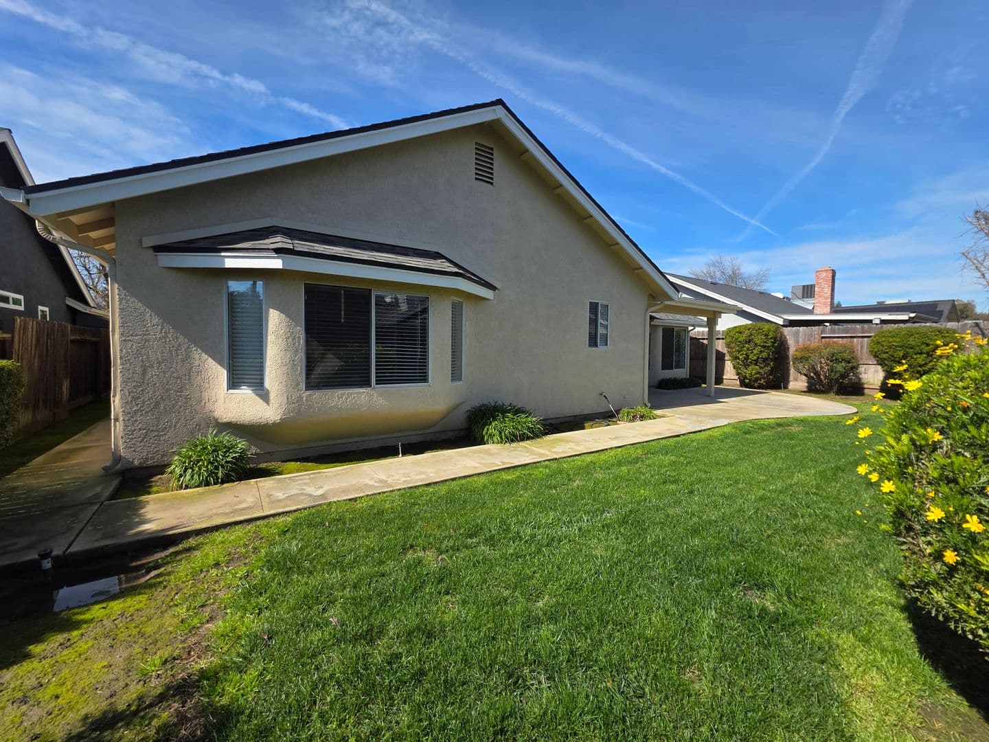 Visalia House: 444 N. Tommy St