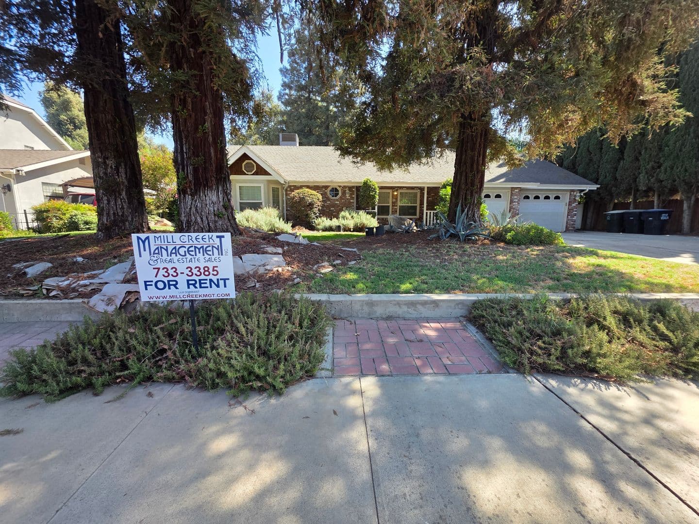 Visalia House: 2828 S Court Street