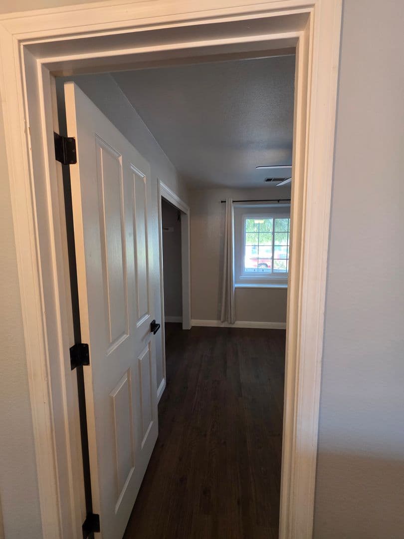 Visalia House: 1550 E. Vine Ct.
