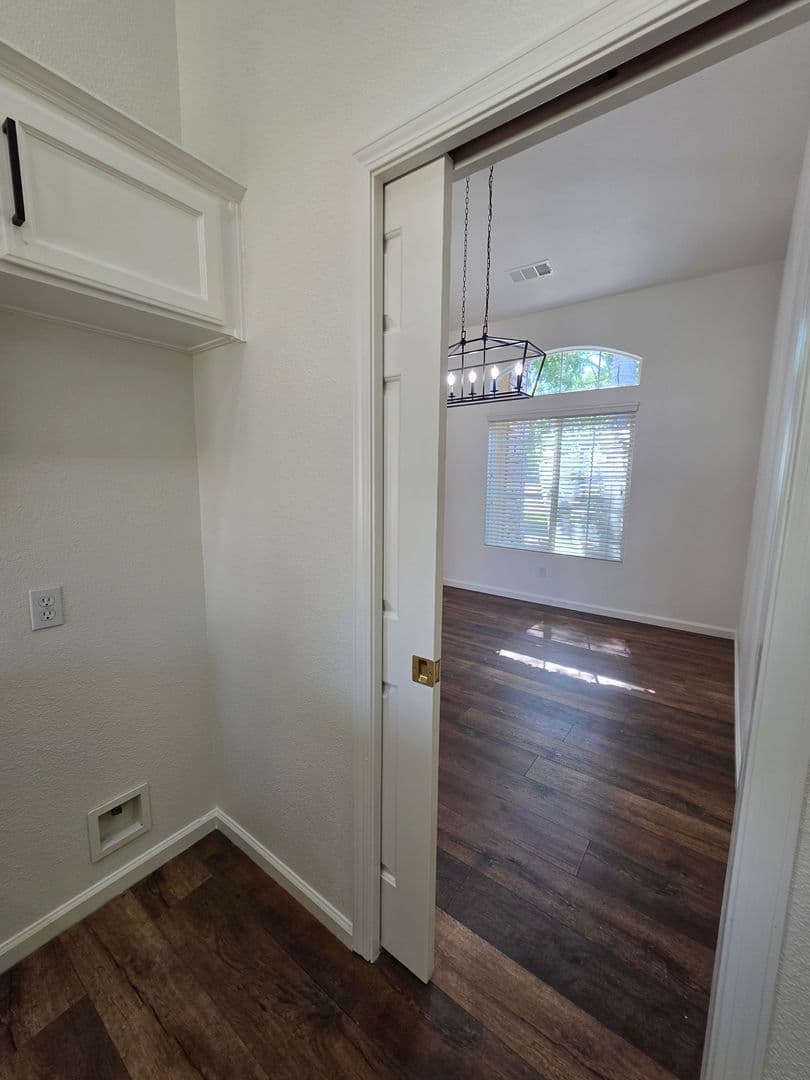 Visalia House: 1008 E. Arlen St