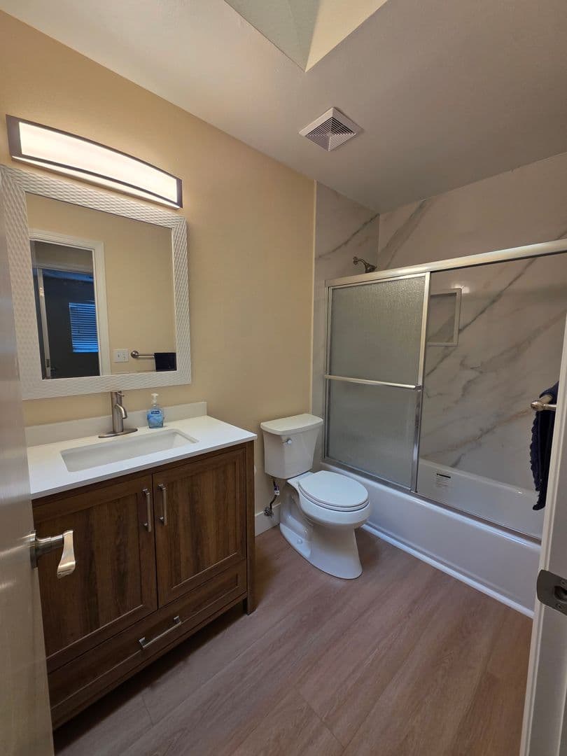 Visalia House: 444 N. Tommy St