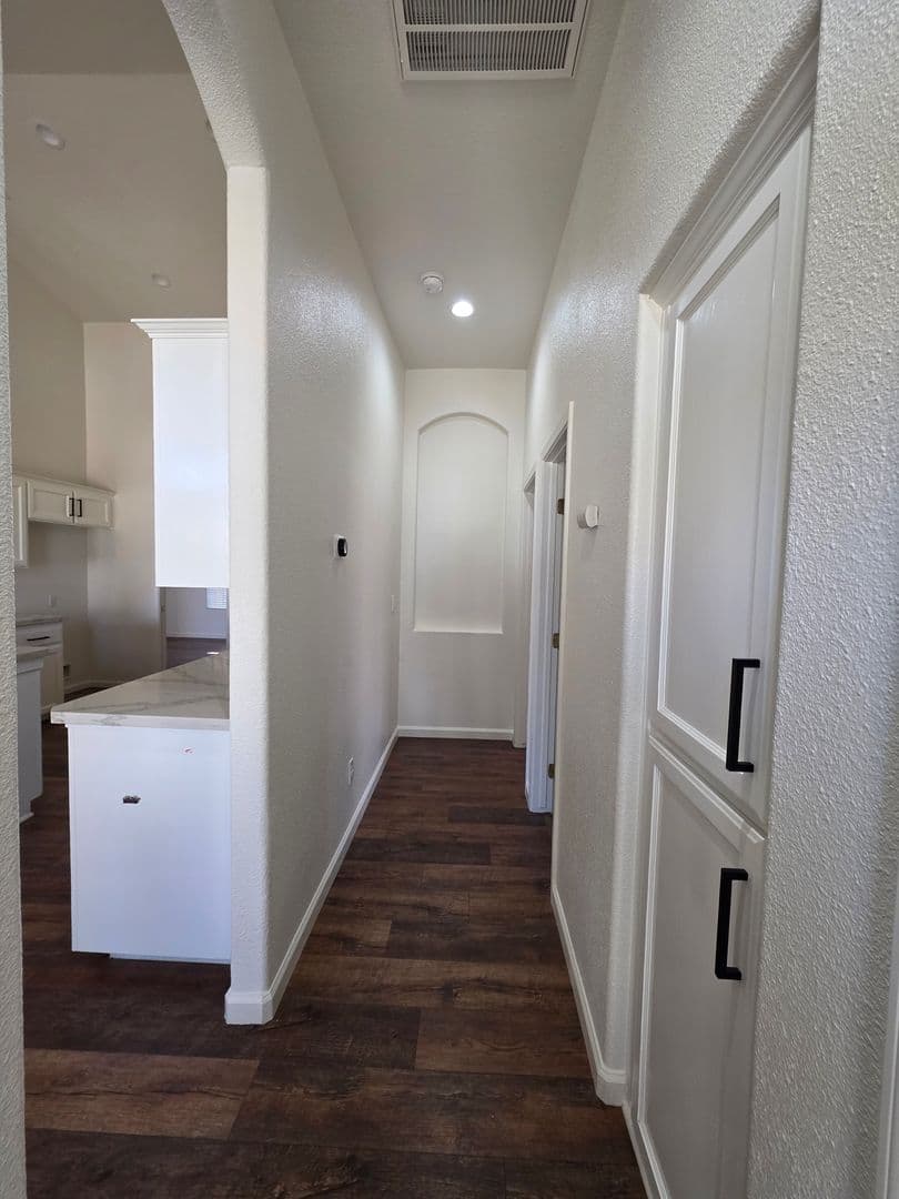 Visalia House: 1008 E. Arlen St