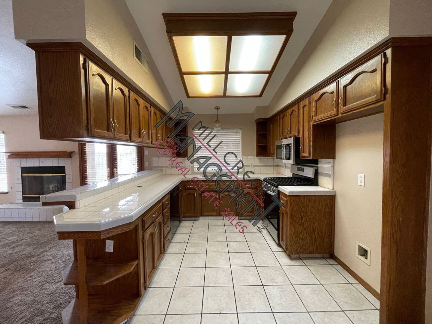 Tulare House: 1913 Del Monte Ct