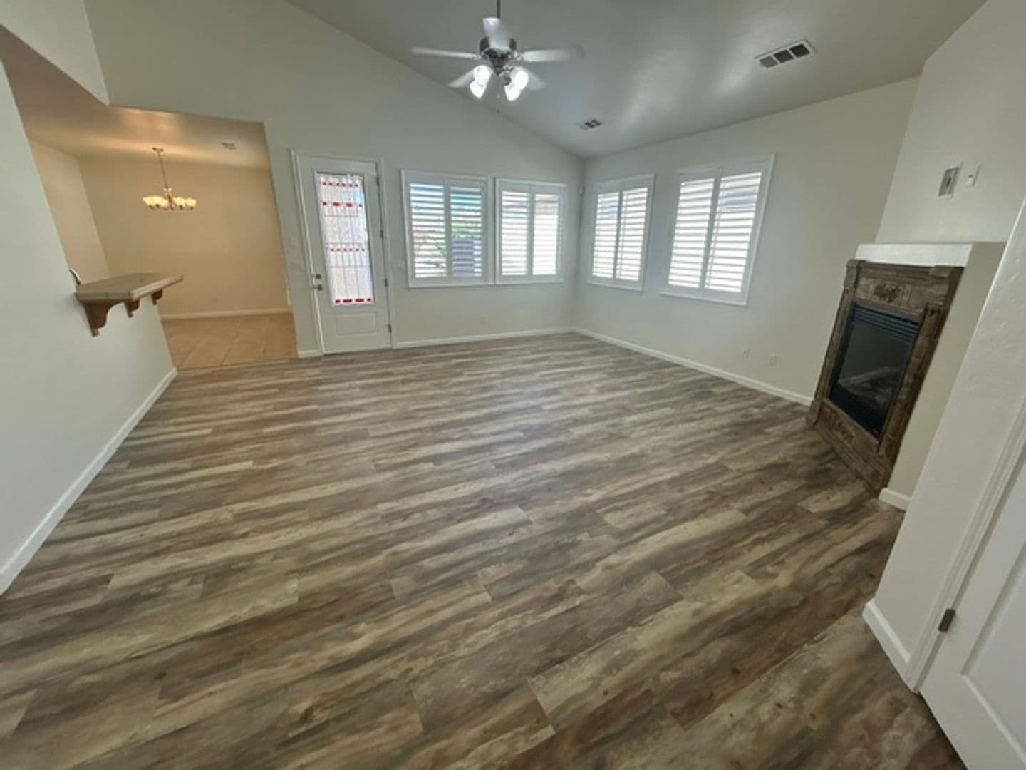 Visalia House: 328 S Holland CT