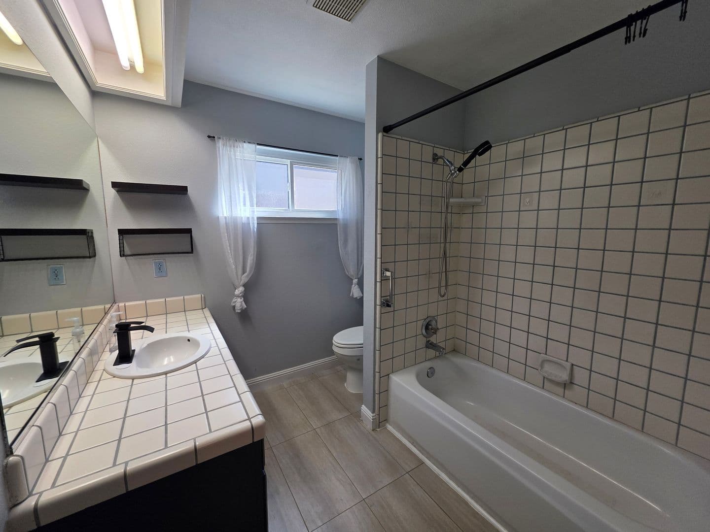 Visalia House: 1550 E. Vine Ct.