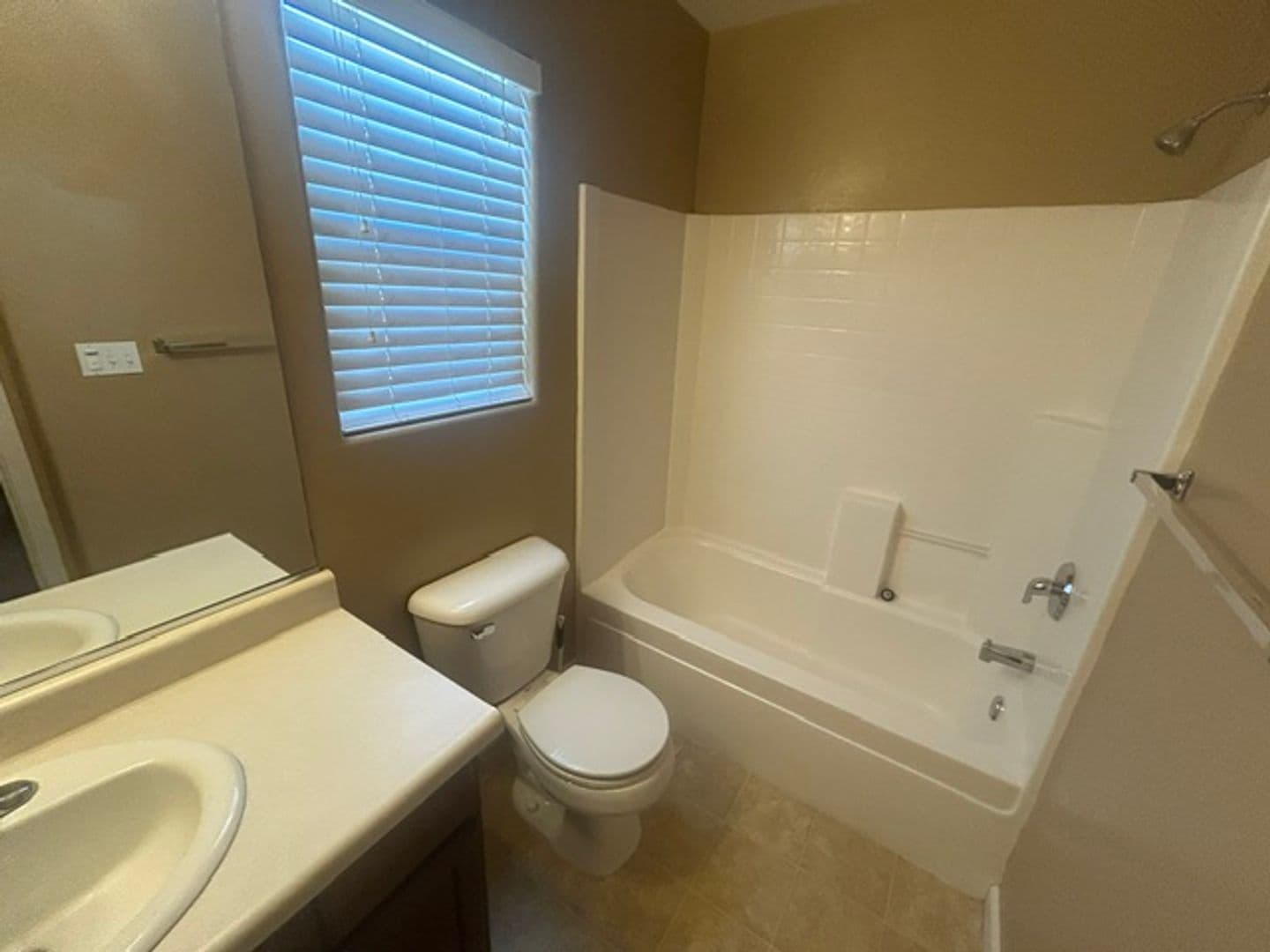 Visalia House: 2305 E Dorothea Ave