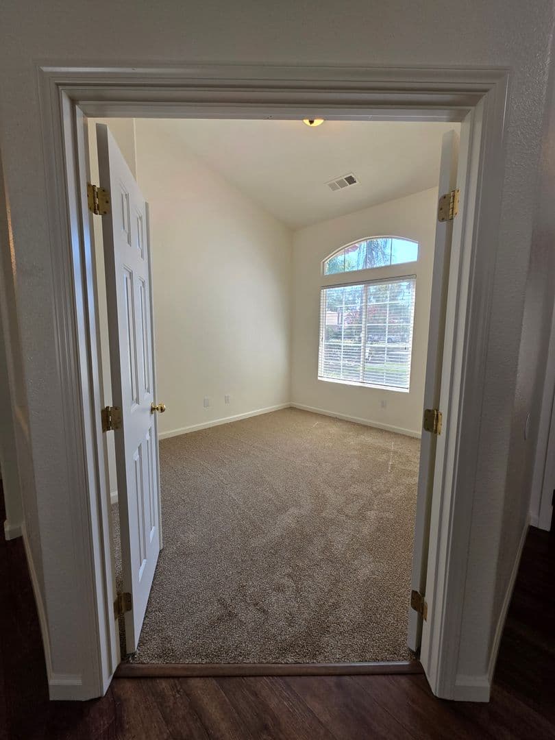 Visalia House: 1008 E. Arlen St