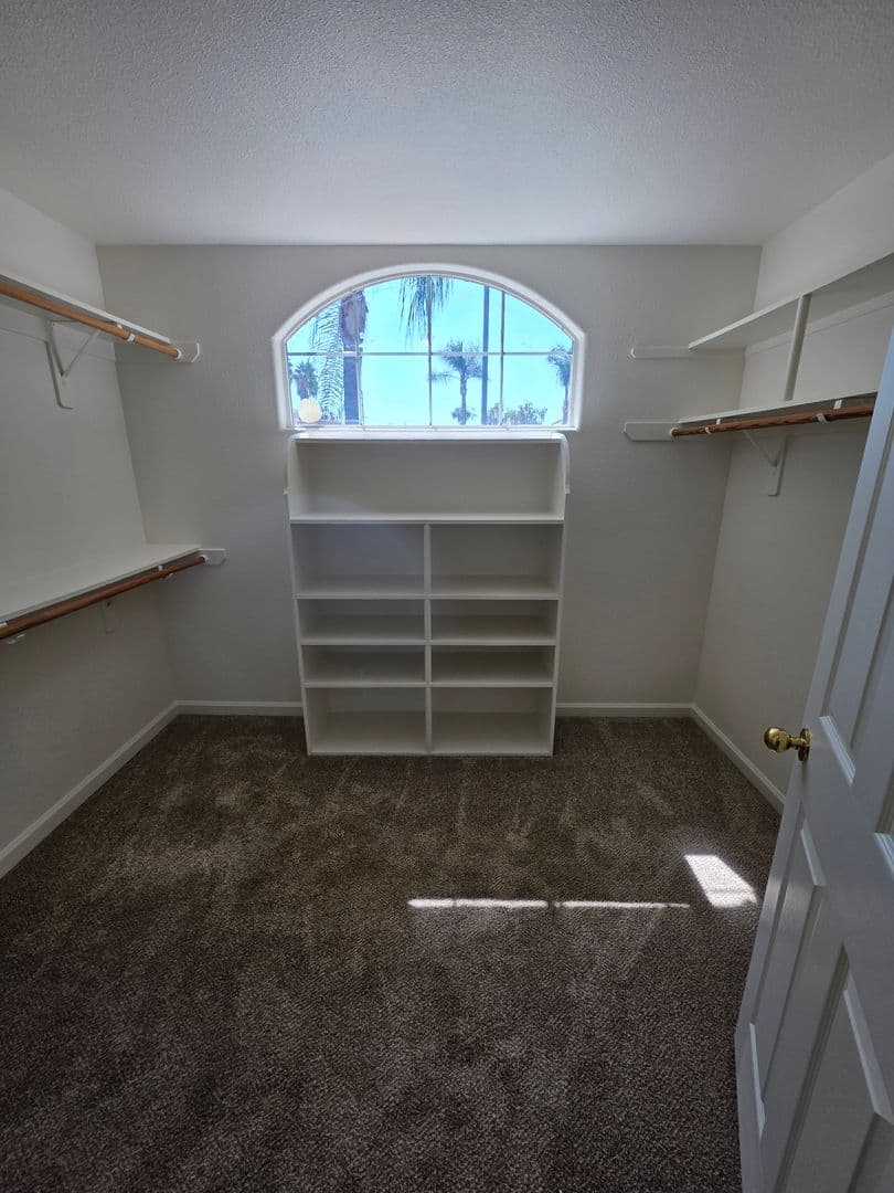 Visalia House: 1008 E. Arlen St