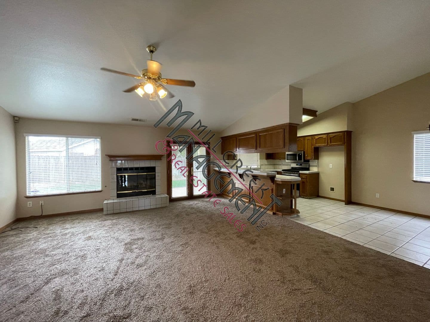 Tulare House: 1913 Del Monte Ct
