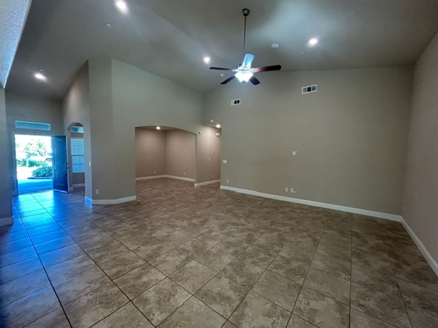 Visalia House: 3731 W Vine Ave