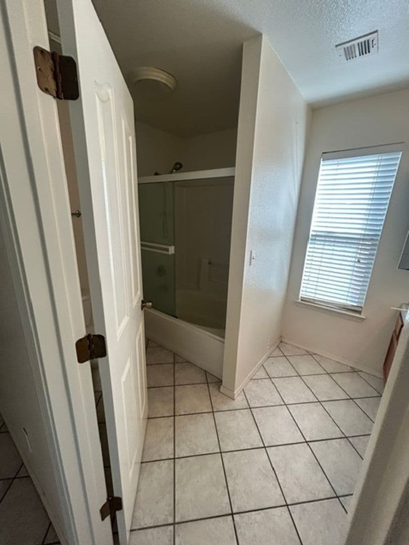 Visalia House: 1040 S. Casablanca