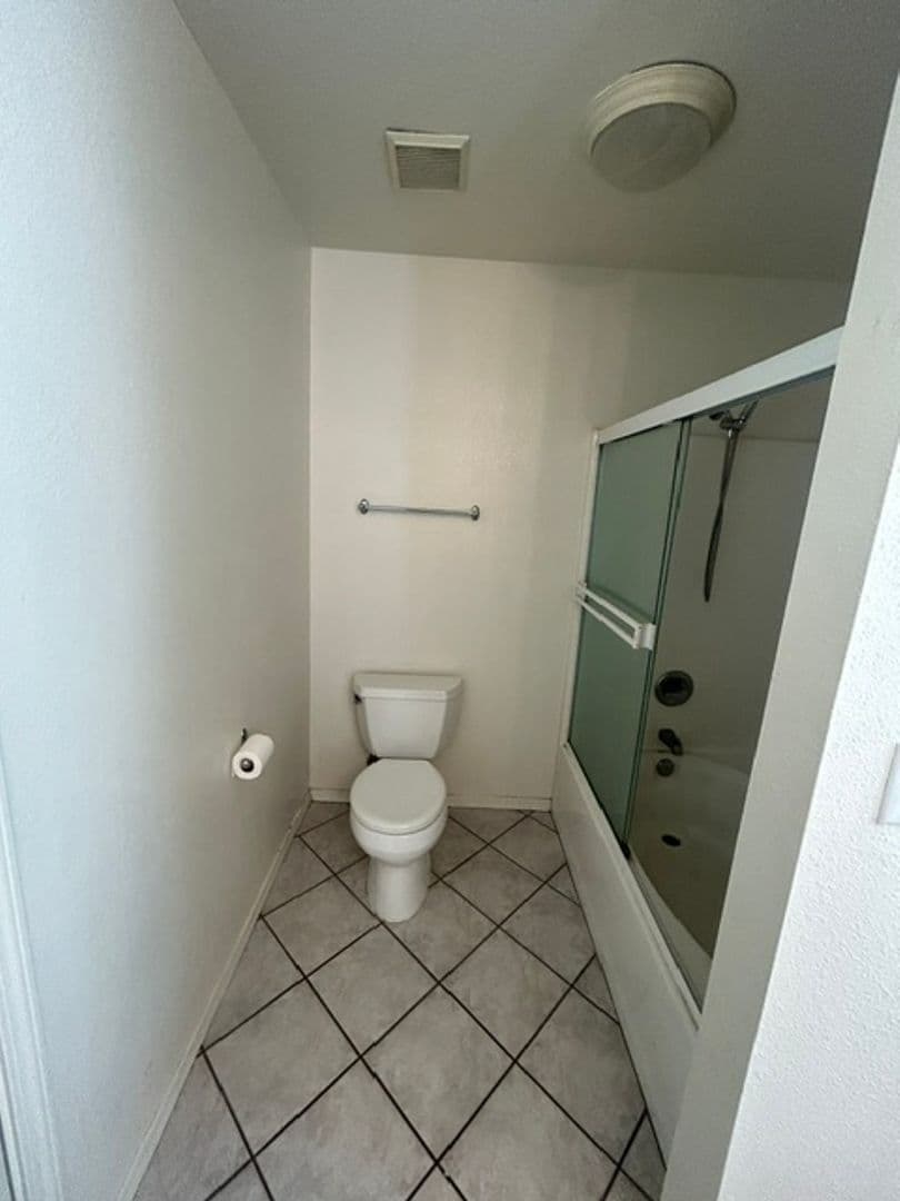 Visalia House: 1040 S. Casablanca