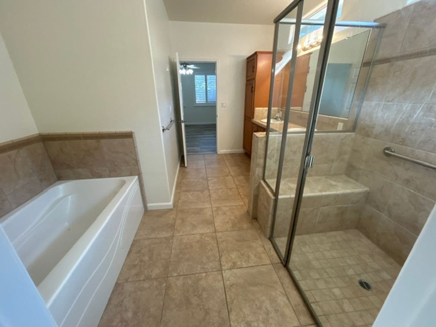 Visalia House: 328 S Holland CT