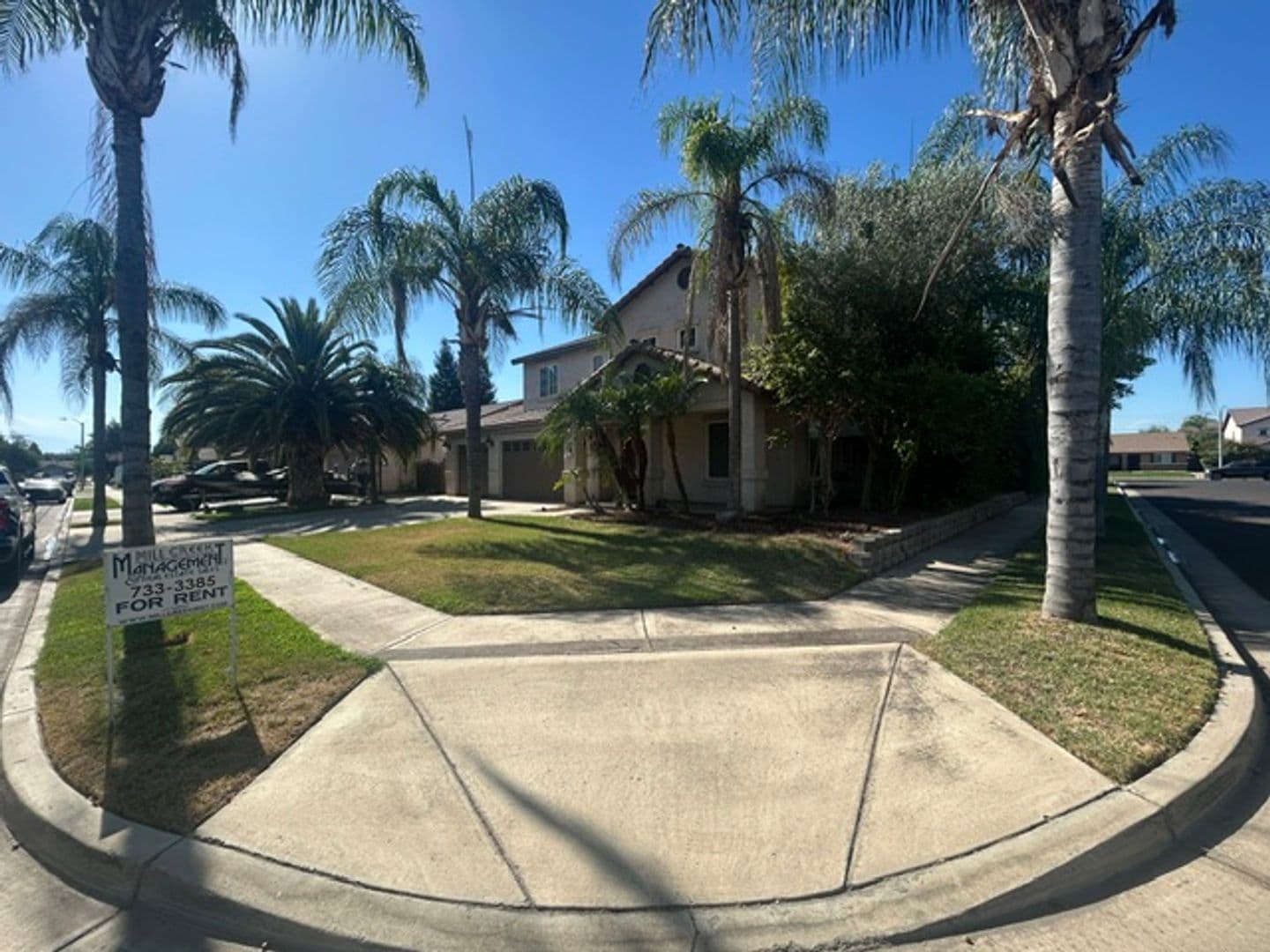 Visalia House: 2305 E Dorothea Ave