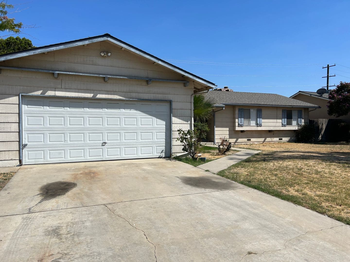 Visalia House: 2940 S. Woodland