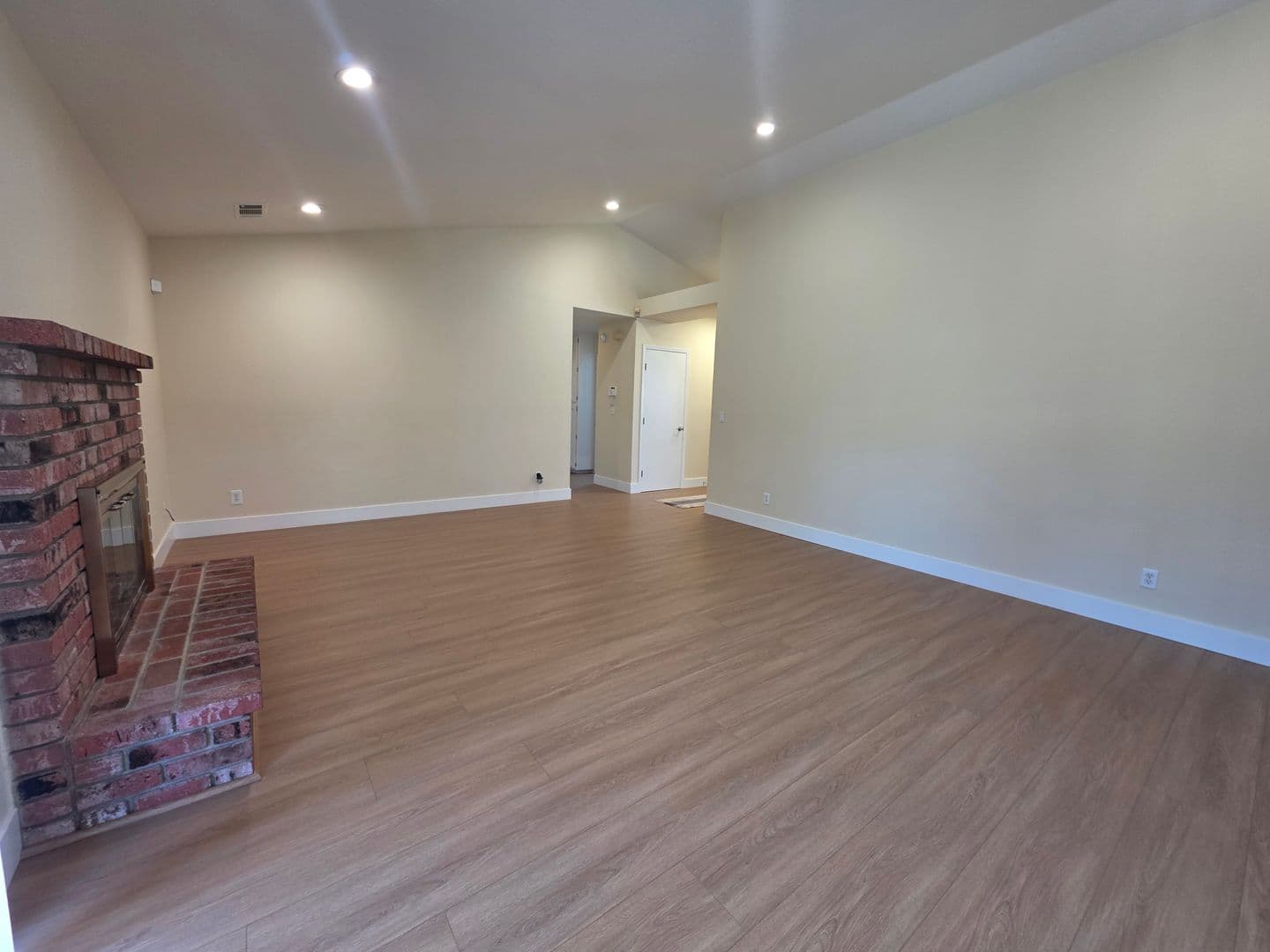 Visalia House: 444 N. Tommy St