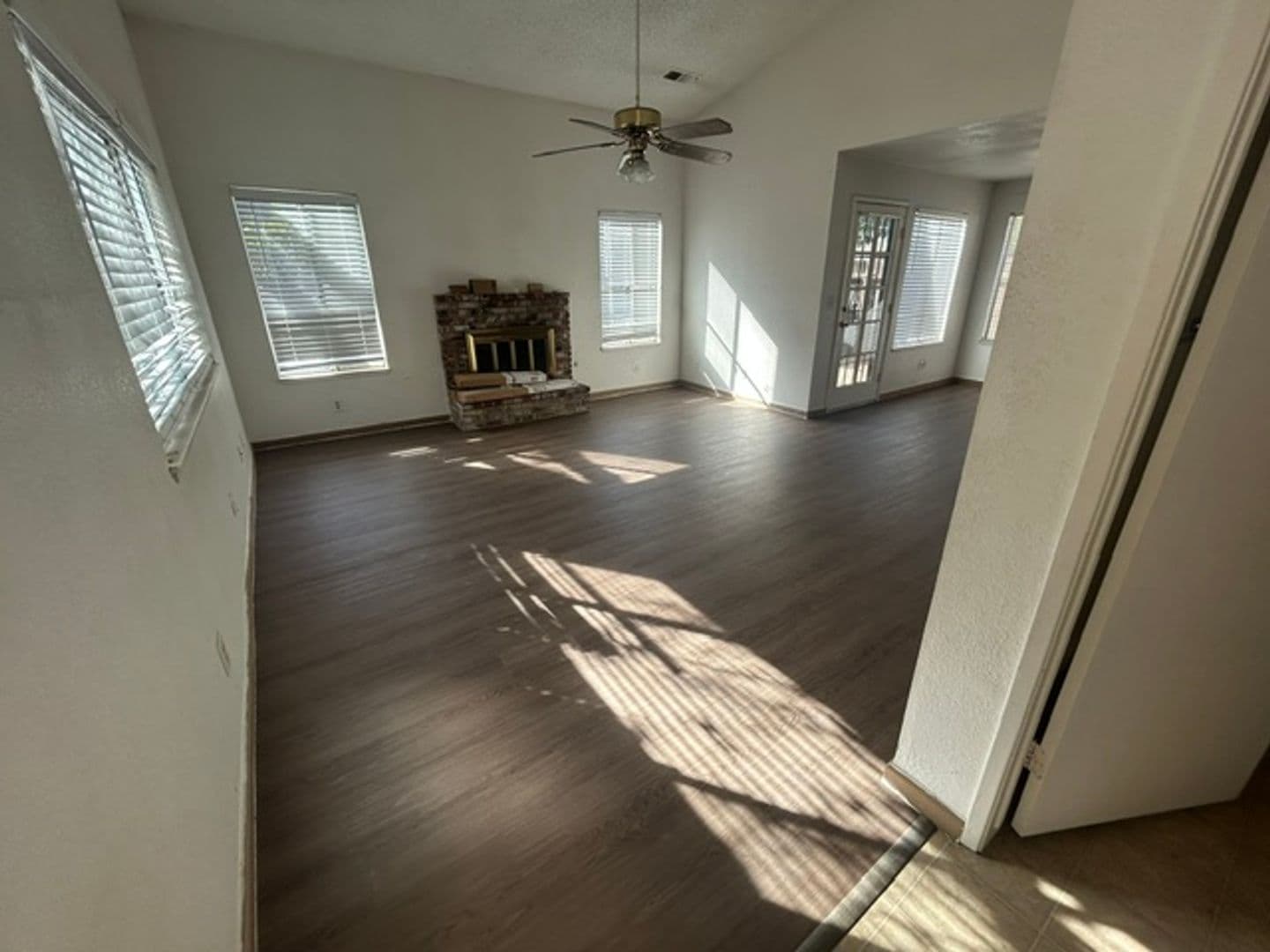 Visalia House: 2411 N Bradley